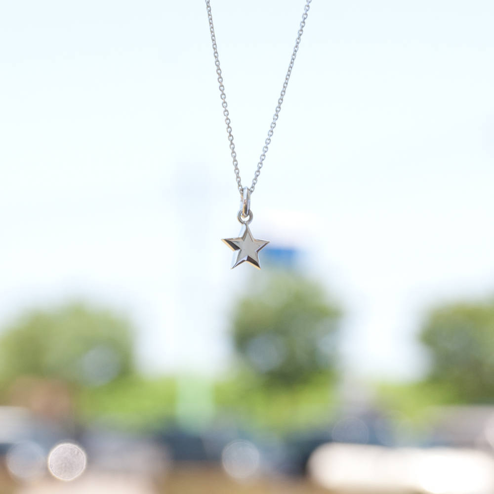 新品 IVXLCDM STAR CHARM PENDANT ペンダントトップ 黒 IVXLCDM - STAR CHARM PENDANT/BLACK | BRYAN